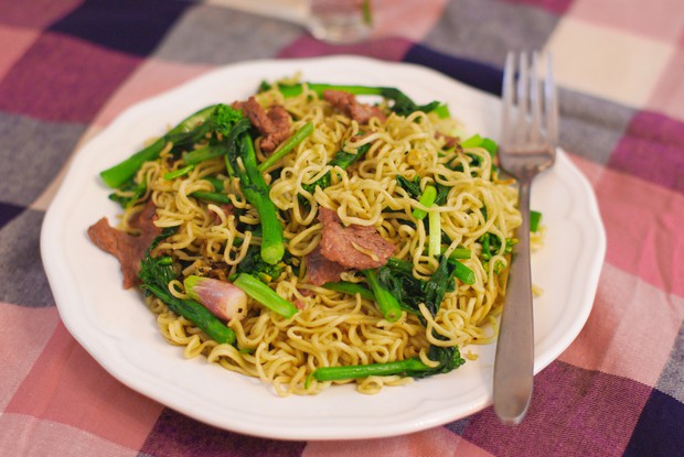 菜心牛肉炒面的做法