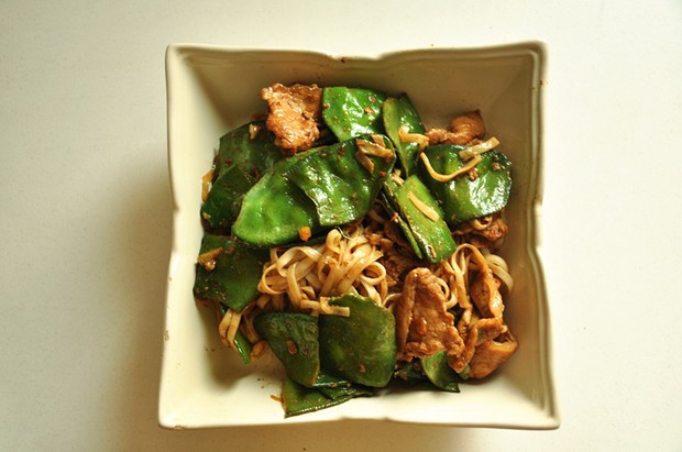 扁豆肉片炒面的做法