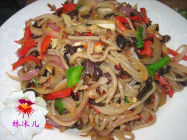 腊肉炒筱面的做法