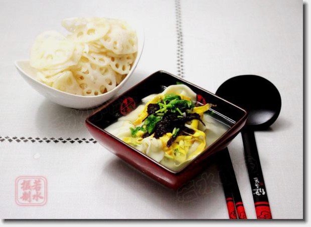 鸡胸蟹腿肉松柳苗大馄饨的做法