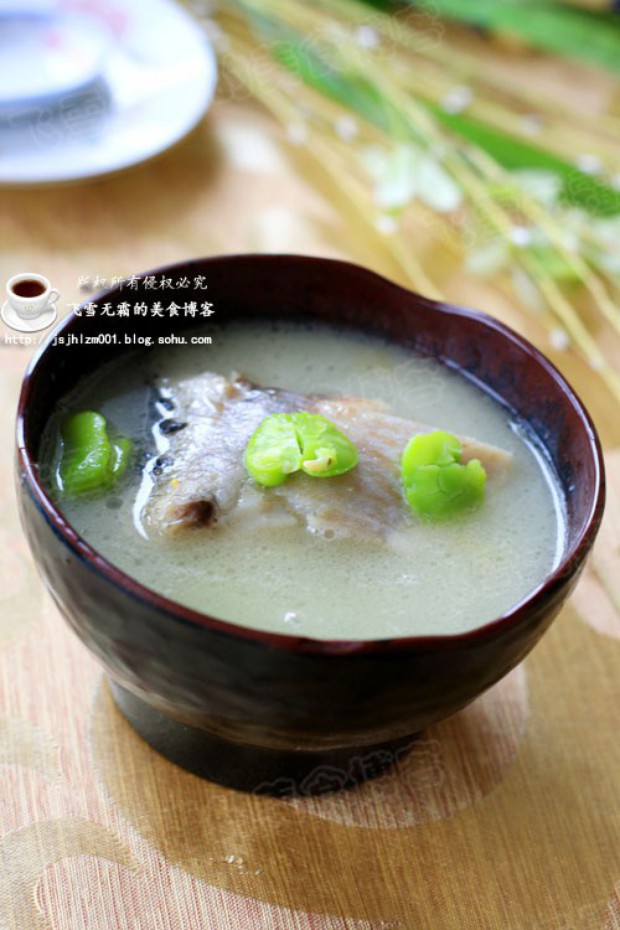 沙锅鲫鱼蚕豆汤的做法