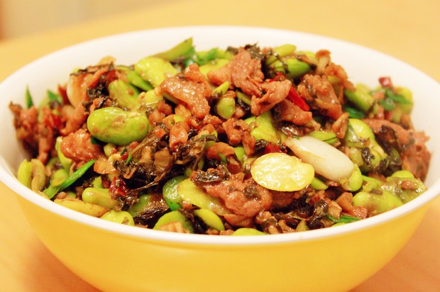 酸菜蚕豆炒肉的做法