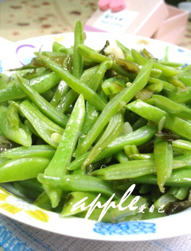 扁豆炒雪菜的做法