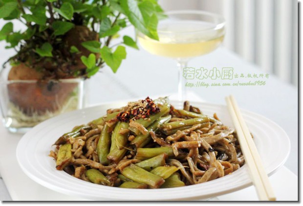 素焖扁豆黑豆面条的做法