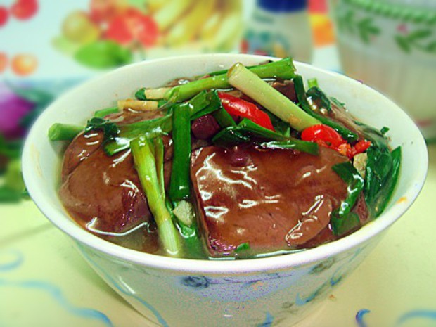 韭菜炒鹅血的做法