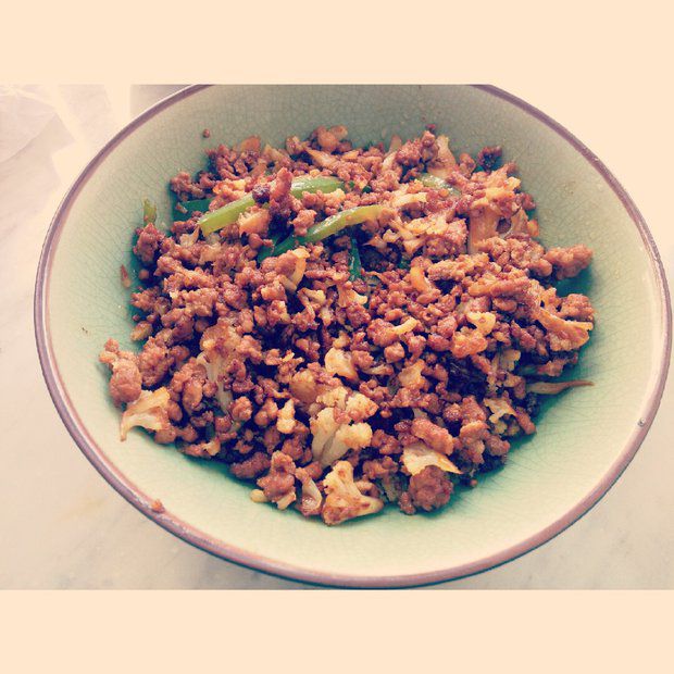 青椒花菜炒肉沫儿的做法