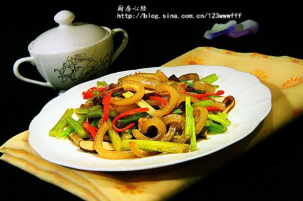 肉皮炒芹菜的做法