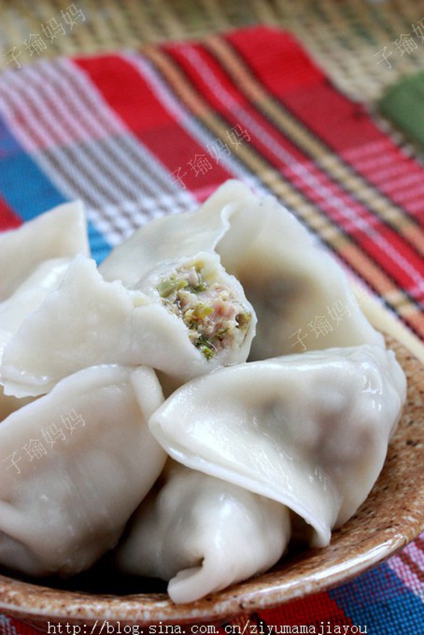 香椿肉末饺子的做法