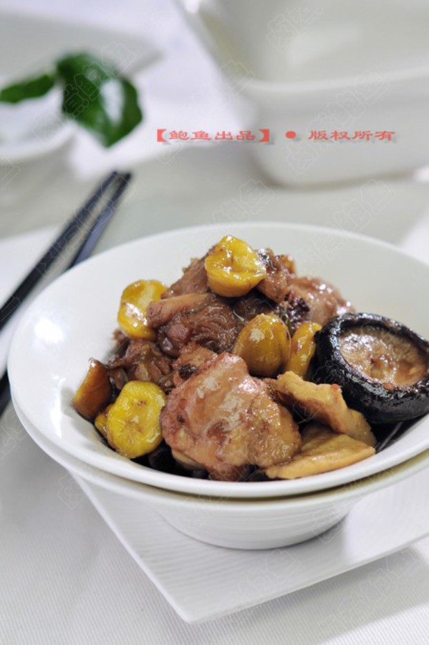 黄焖栗子鸡的做法