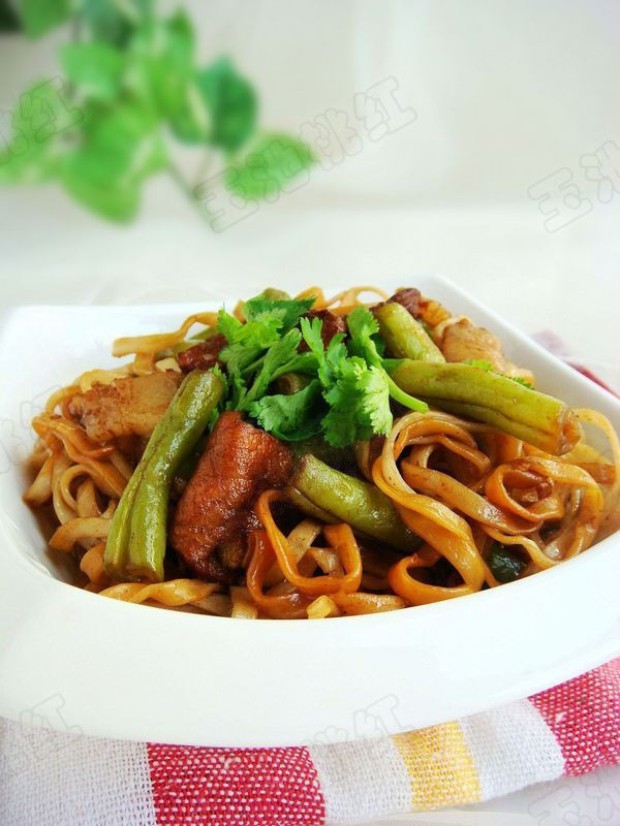 懒人版豆角焖面的做法