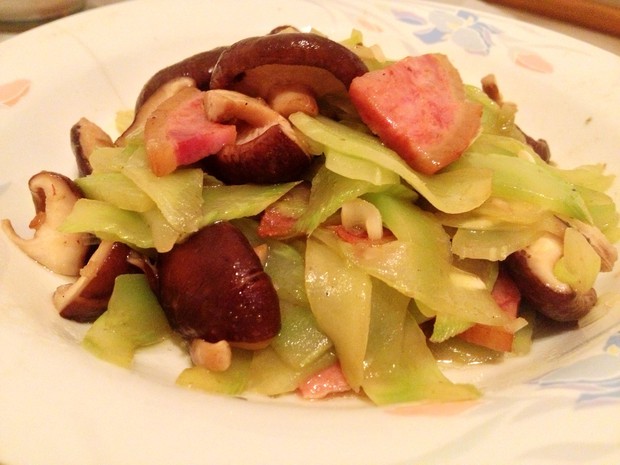 鸡汁青笋炒香菇的做法
