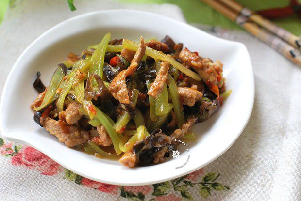改走健康路线的“鱼香肉丝”的做法