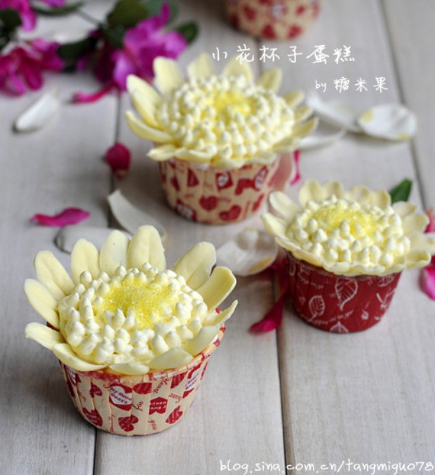 小花杯子蛋糕的做法