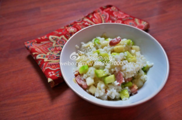 白芦笋角瓜烟熏培根炒饭的做法