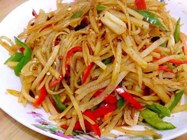 老干妈青椒土豆丝的做法