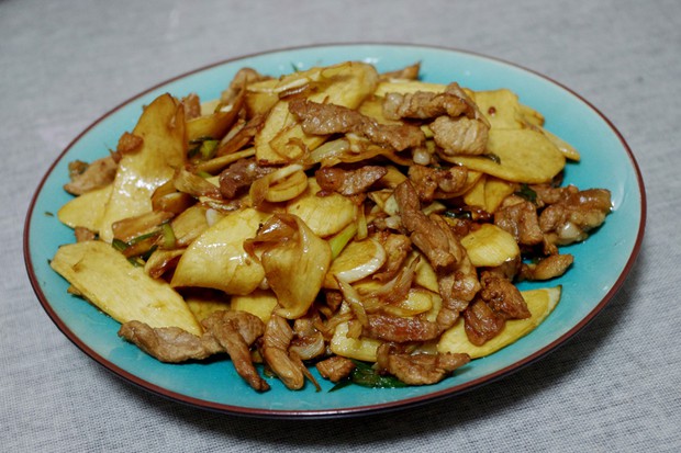 茭白炒肉的做法