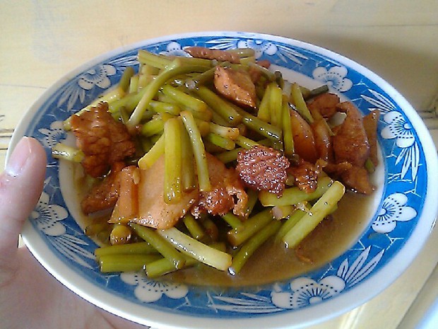蒜苗红烧肉的做法
