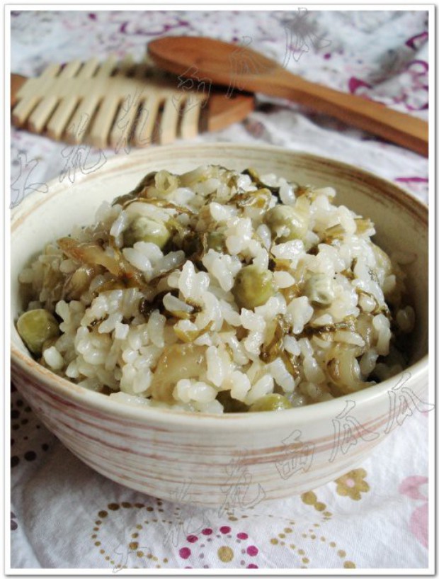 酸菜豌豆焖饭的做法