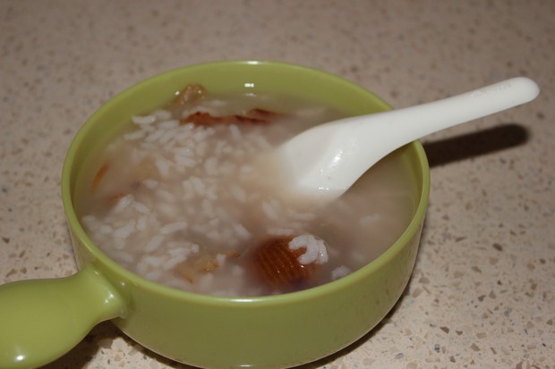 大米蜜枣粥的做法