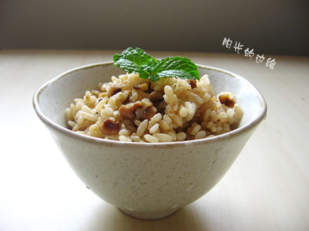 核桃焖饭的做法