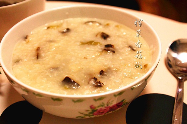 榨菜香菇粥的做法