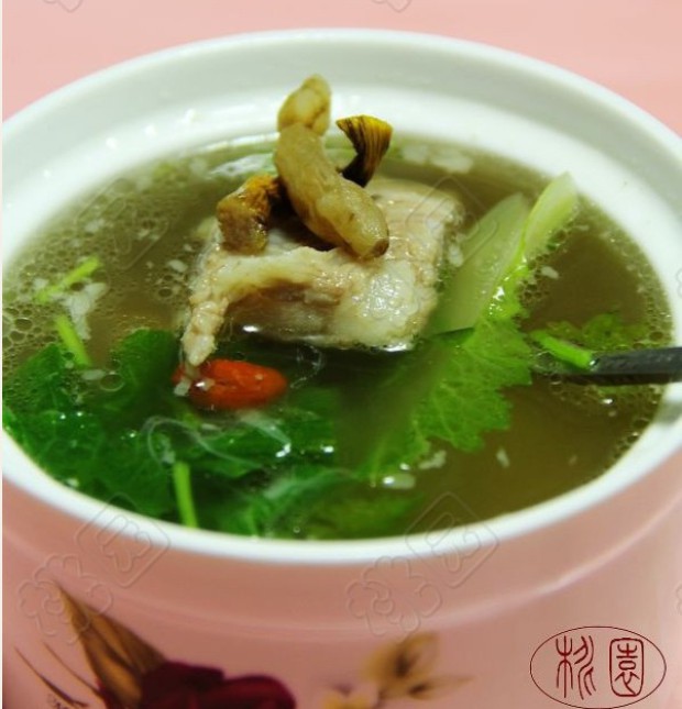 麦冬石斛排骨汤的做法