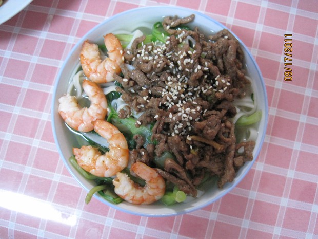 肉丝虾仁青菜手擀面的做法