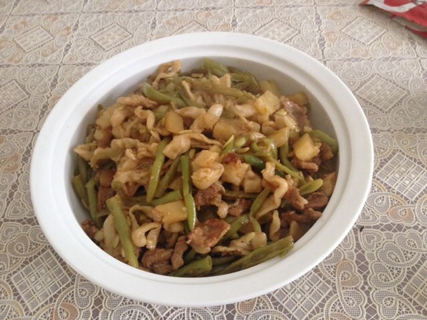 土豆豆角焖面的做法