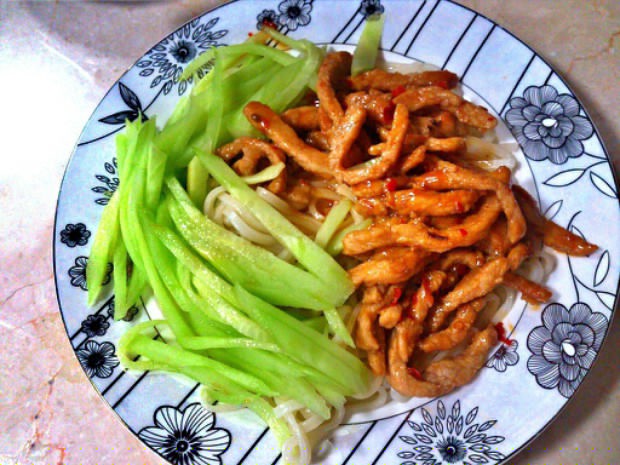 肉丝拌面的做法