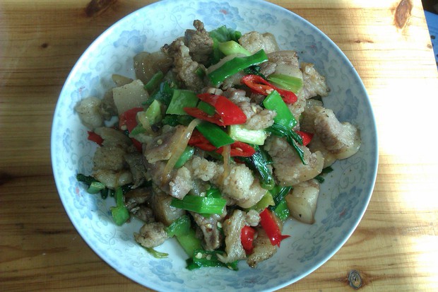 蒜苗炒咸猪肉的做法