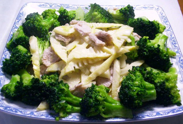 西兰花竹笋炒肉片的做法