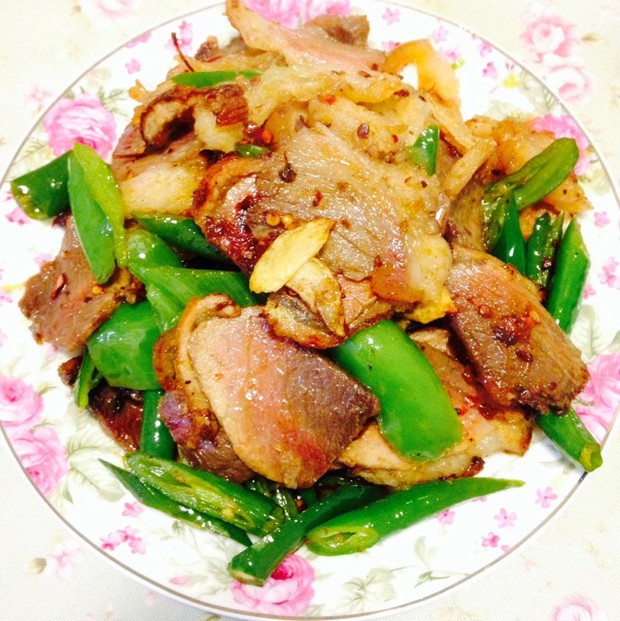 尖椒炒腊肉的做法