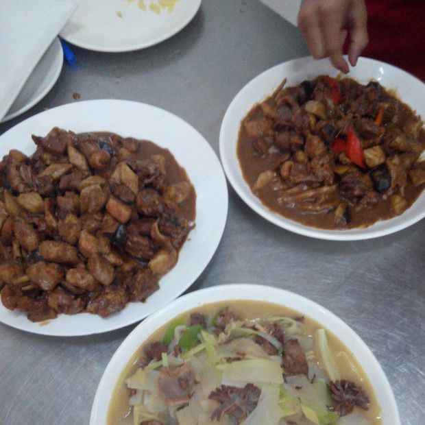 芋头焖鸭的做法