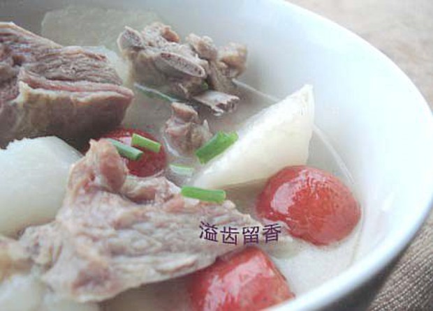羊排山楂萝卜煲的做法