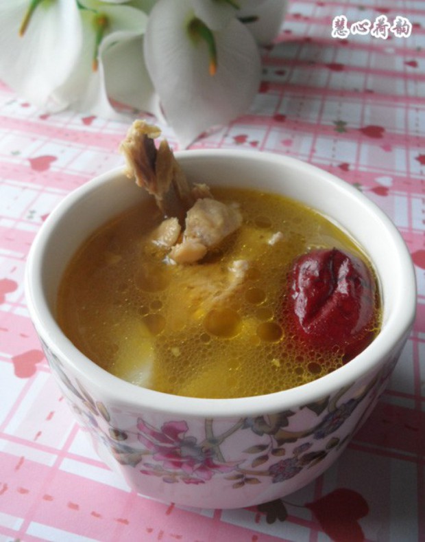 春笋红枣煲鸡汤的做法