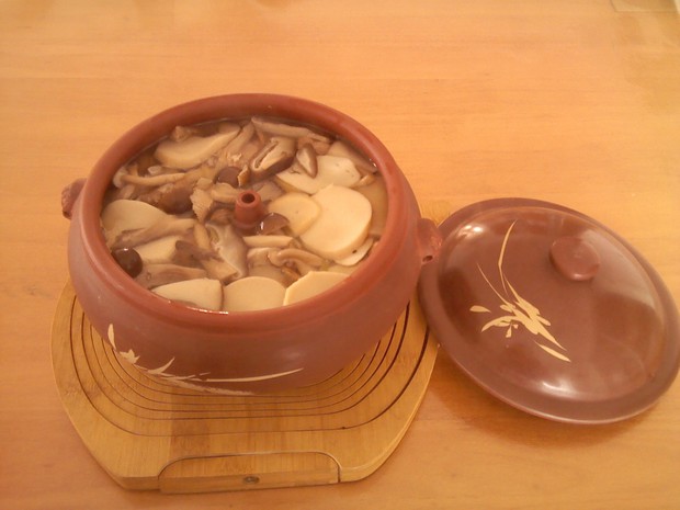 汽锅排骨杂菌煲的做法