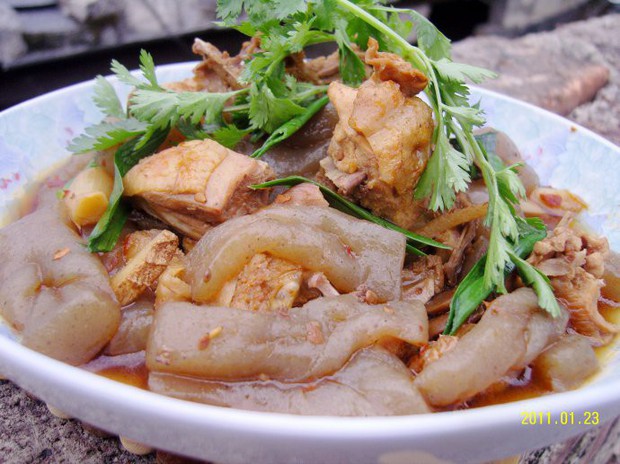 魔芋炖鸡煲的做法