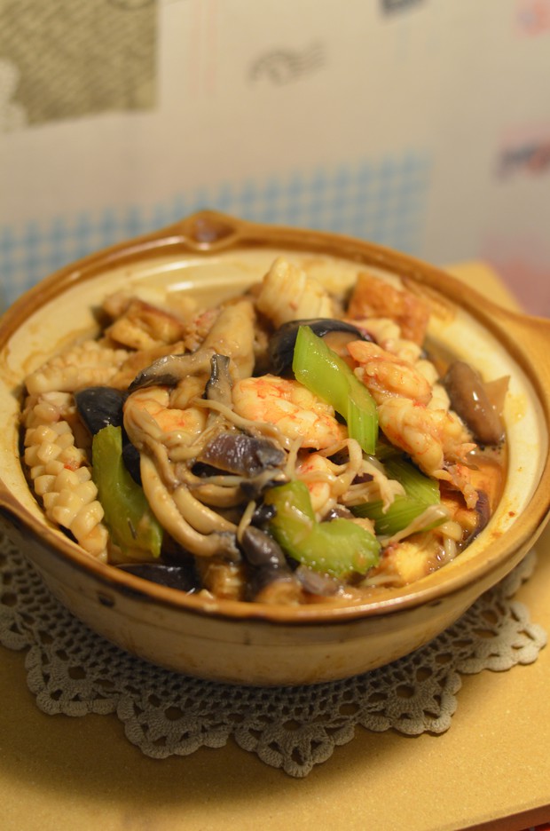 海鲜蘑菇豆腐煲的做法