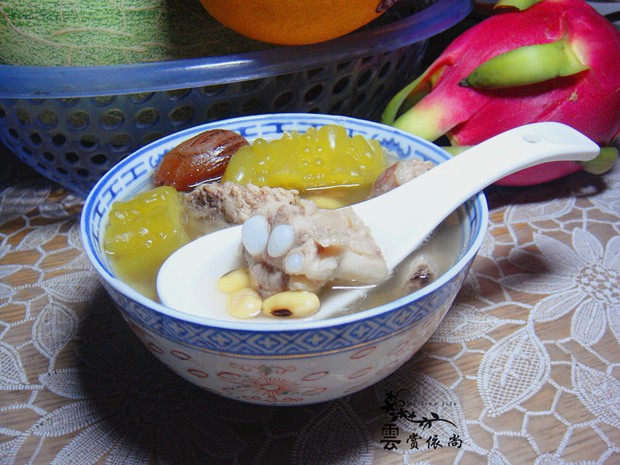 凉瓜黄豆排骨汤的做法