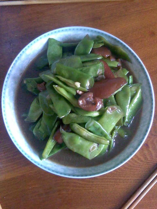荷兰豆烧猪皮的做法