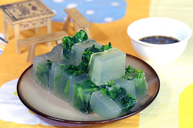 菠菜肉皮冻的做法