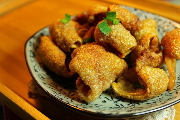 酥炸肉皮的做法