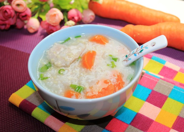 胡萝卜咸肉粥的做法
