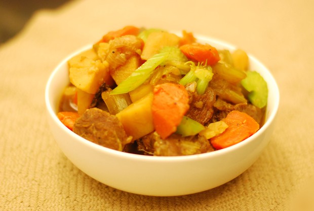 杂蔬焖牛肉的做法