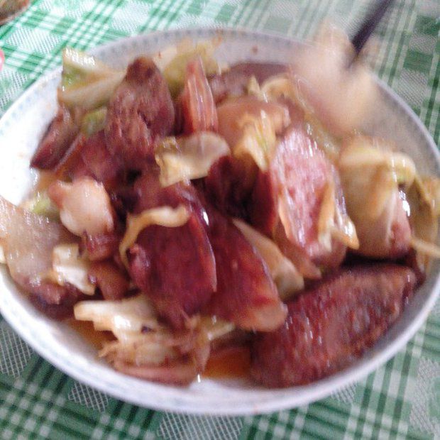 香肠腊肉炒包菜的做法