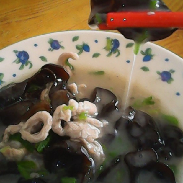 黑木耳炒肉片的做法