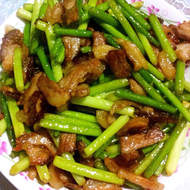 回锅肉炒蒜苗的做法
