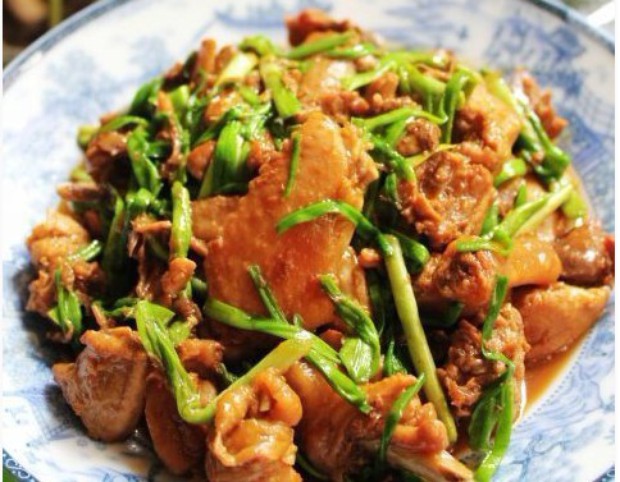 蒜苗炒鸡的做法