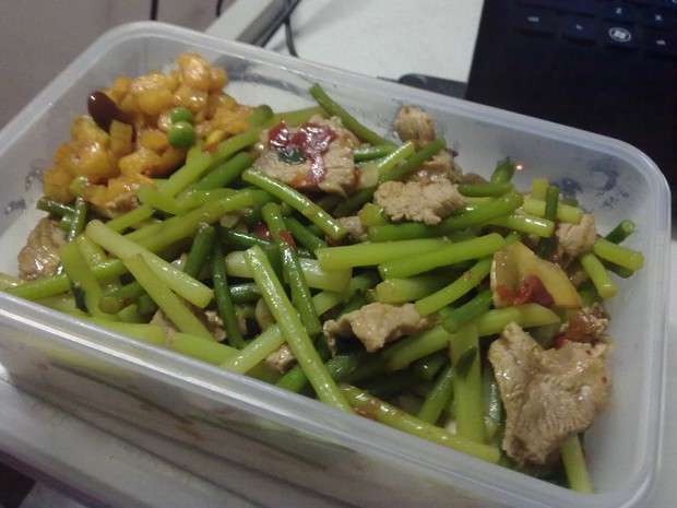 蒜苗炒肉的做法