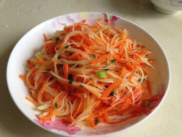 清炒双丝(土豆丝、胡萝卜丝)